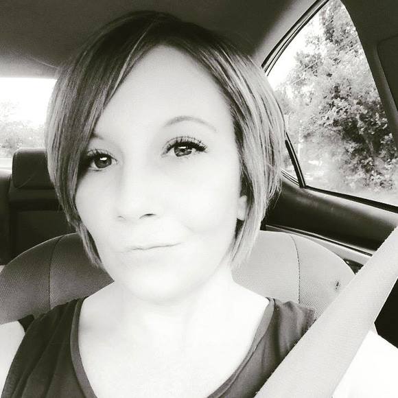 Meet your Posher, Amanda - Picture 1 of 1